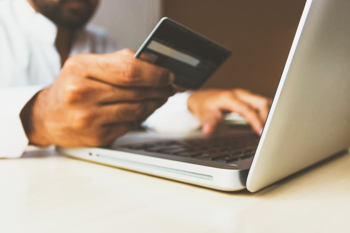 Stripe vs PayPal : quelle solution pour votre boutique